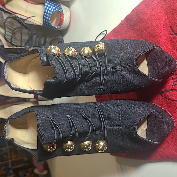 Christian Louboutin - Picture 1 of 8